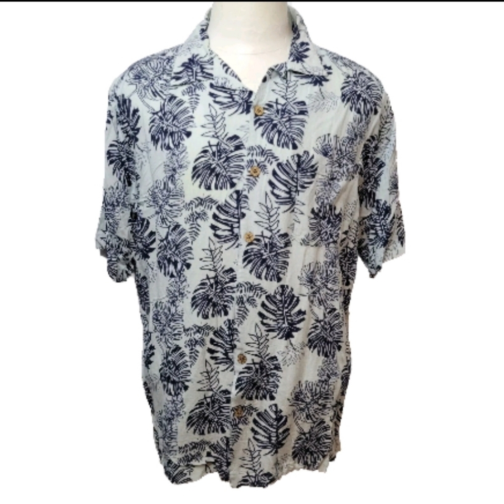 Caribbean Joe Men's Large Blue Soft Rayon Floral Hawaiian Tropical Button Shirt